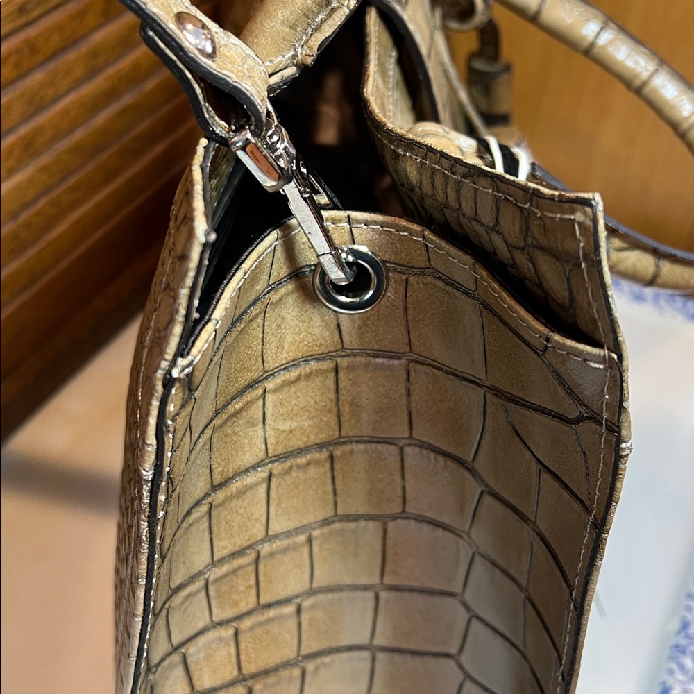 NWT Claudia Firenze Croc Embossed Leather two way carry satchel, crossbody, tote - Picture 11 of 17